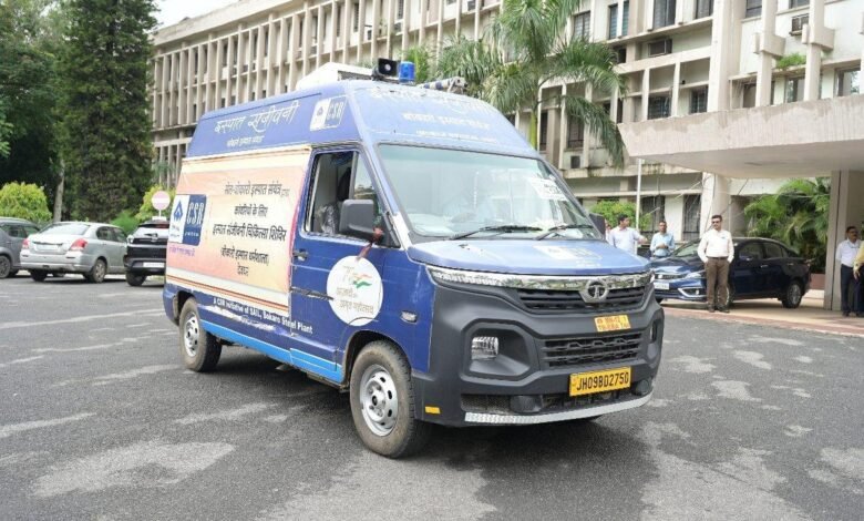 बीएसएल की 'इस्पात संजीवनी' कांवरियों के लिए प्राथमिक चिकित्सा शिविर के लिए रवाना