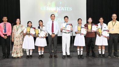 इंटरनेशनल व जोनल टॉपरों के साथ प्राचार्य डॉ. ए. एस. गंगवार व शिक्षकगण