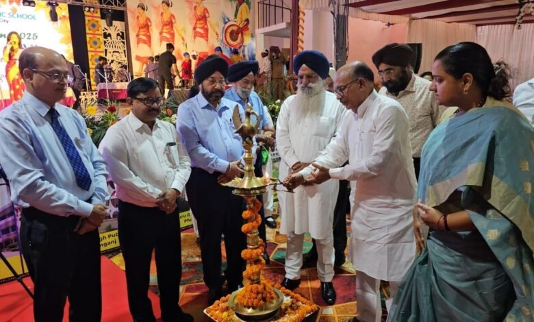 गुरु गोविंद सिंह स्कूल के एनुअल फंक्शन में शामिल हुए विधानसभा अध्यक्ष रविंद्र नाथ महतो।