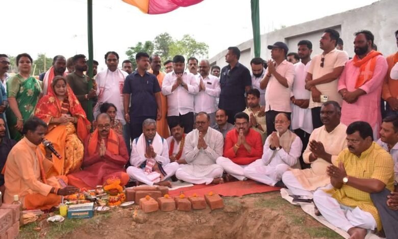 भाजपा बोकारो जिला कार्यालय का शिलान्यास: प्रदेश अध्यक्ष बाबूलाल मरांडी ने किया उद्घाटन