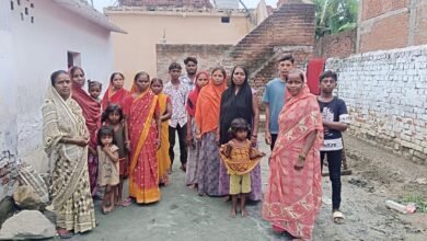 पेवर ब्लॉक हटाने पर तूरी टोला के लोगों का विरोध, फुसरो नगर परिषद के संवेदक पर लापरवाही का आरोप