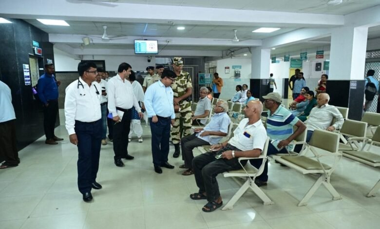 निदेशक प्रभारी बी. के. तिवारी ने नगर प्रशासन विभाग एवं बीजीएच का औचक निरीक्षण किया