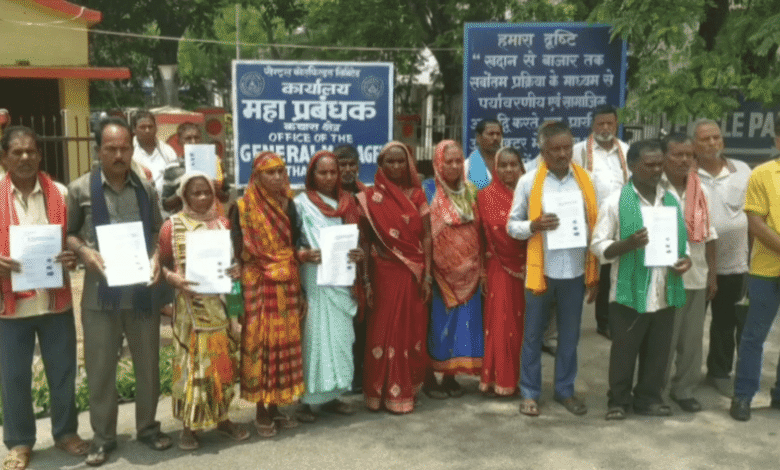 बेरमो में सीसीएल के खिलाफ अवार्डी मजदूरों का हल्ला बोल, 27 मई से भूख हड़ताल की चेतावनी