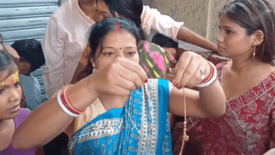 धनबाद: यज्ञ के दौरान चेन स्नैचिंग की नाकाम कोशिश, महिलाओं ने पकड़ी शातिर युवती