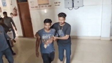 देवघर में अपराधियों के हौसले बुलंद, मामूली विवाद में युवक को मारी गोली, अस्पताल में भर्ती