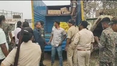 ट्रक से भारी मात्रा में शराब बरामद, बोकारो उत्पाद विभाग ने की छापेमारी