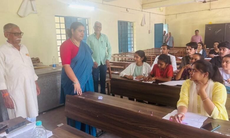बोकारो विधायक श्वेता सिंह ने किया एस.एस. कॉलेज चास का औचक निरीक्षण, छात्रों के हित में दिए दिशा-निर्देश