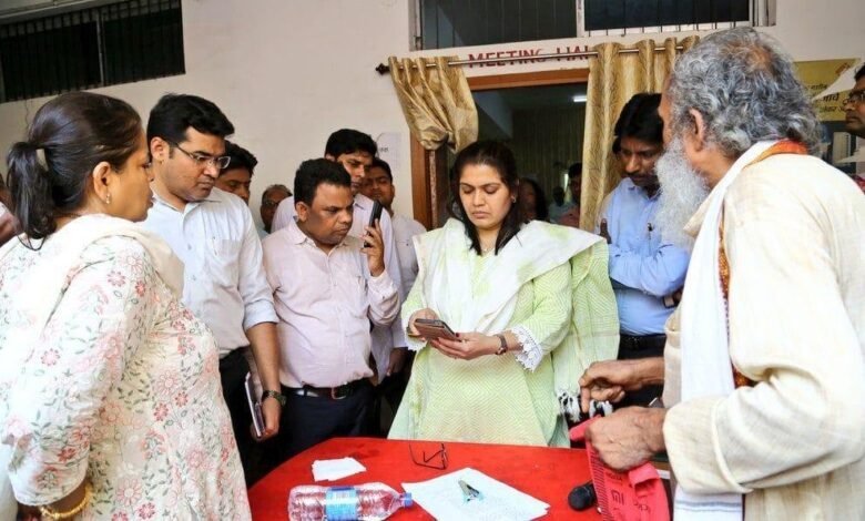 चंदनकियारी में डीसी विजया जाधव का जनता दरबार, योजनाओं से जोड़े गए सैकड़ों लोग