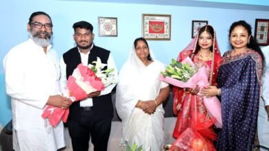 चंद्रपुरा के अलारगो में मुख्यमंत्री हेमंत सोरेन का भव्य स्वागत, नवविवाहित दंपती को दिया आशीर्वाद