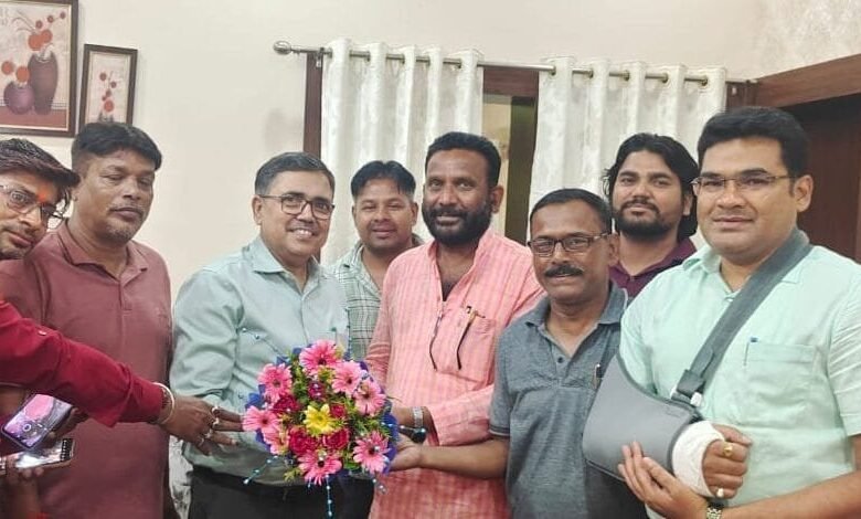 कांग्रेस नेता मनोज राय ने बोकारो के नव पदस्थापित डीसी अजय नाथ झा का किया स्वागत, हवाई सेवा और विस्थापन के मुद्दे उठाए