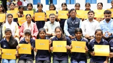 दूसरे बच्चियों के लिए रोल मॉडल बनें, ईमानदारी से करें काम : बोकारो उपायुक्त