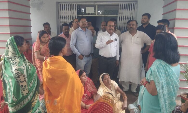 🔌 बिजली-पानी की समस्या से जूझ रही कथारा कॉलोनी की महिलाओं का विरोध प्रदर्शन, पीओ से मिला आश्वासन