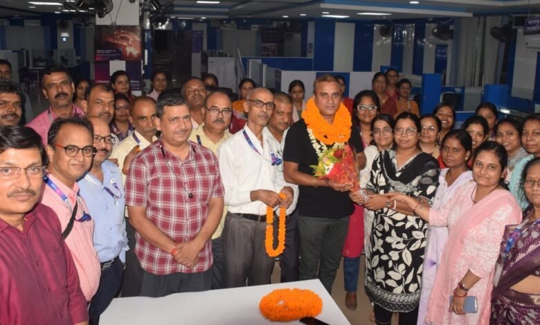 SBI कर्मचारी संघ के उप महासचिव राघव कुमार सिंह का बोकारो में भव्य स्वागत