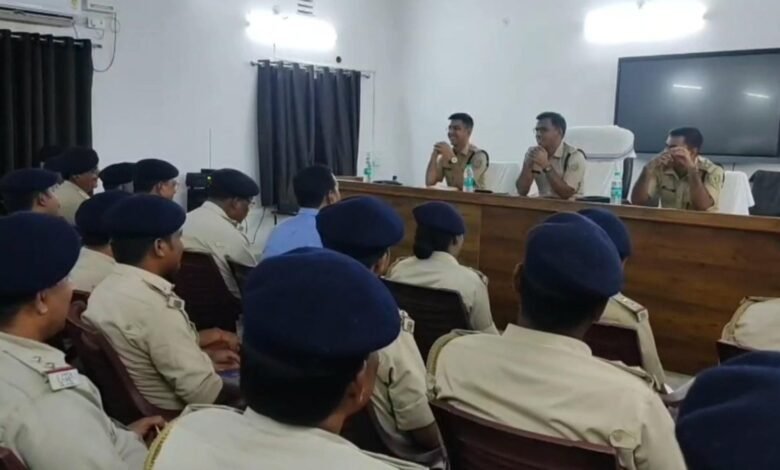 धनबाद में बढ़ते अपराध पर लगाम लगाने के लिए SSP प्रभात कुमार ने सभी दारोगाओं को दिया सख्त निर्देश