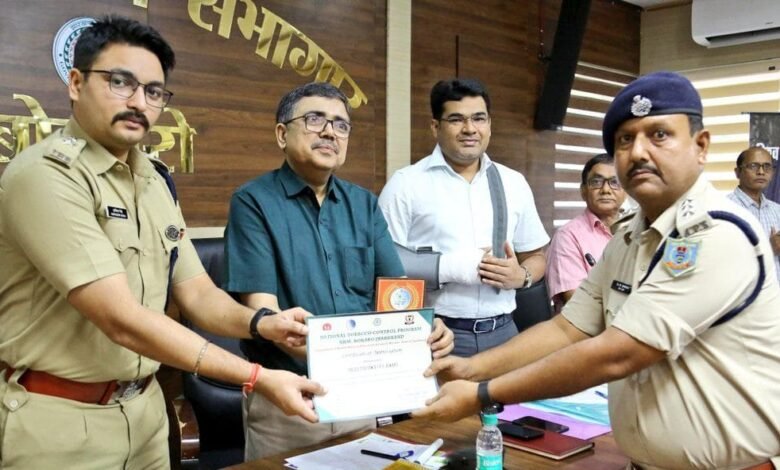 बोकारो में तम्बाकू नियंत्रण समिति की बैठक, कोटपा पालन को लेकर सख्त निर्देश और थाना प्रभारी सम्मानित