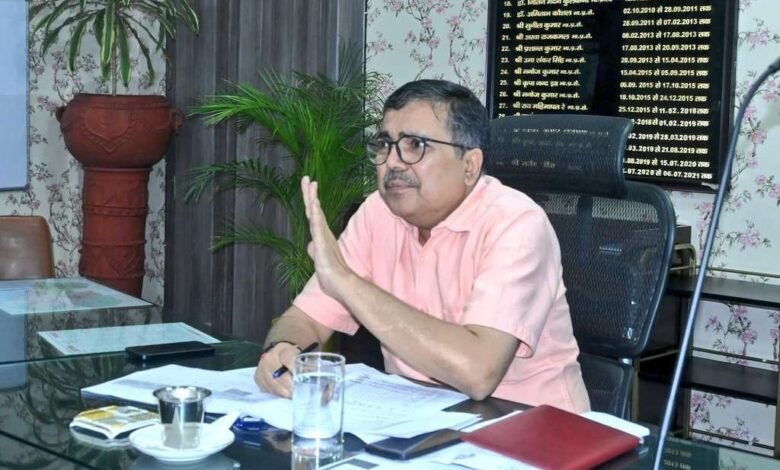 जलापूर्ति योजनाओं को समय पर पूरा करें, पेयजल से वंचित लोगों को मिले लाभ: उपायुक्त अजय नाथ झा