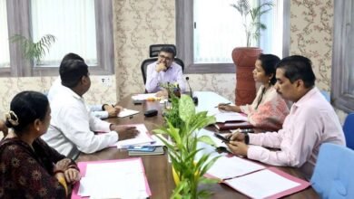 बोकारो समाहरणालय में उपायुक्त अजय नाथ झा की अध्यक्षता में जिला शिक्षा स्थापना समिति (माध्यमिक) की बैठक में शिक्षकों की प्रोन्नति, प्रवरण वेतनमान और पारस्परिक स्थानांतरण से जुड़े मामलों पर अहम निर्णय लिए गए।