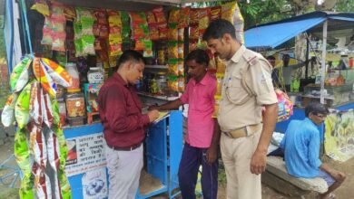 बोकारो में 84 दुकानों की जांच में 19 पर COTPA-2003 के तहत कार्रवाई, 2800 रुपये जुर्माना वसूला गया। loose सिगरेट बिक्री और तंबाकू प्रचार पर चेतावनी।