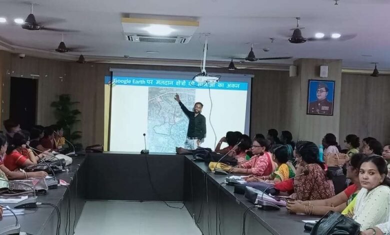 बोकारो विधानसभा क्षेत्र के बीएलओ व पर्यवेक्षकों के लिए चास नगर निगम में तीन दिवसीय प्रशिक्षण शुरू, तकनीकी दक्षता बढ़ाने पर जोर।