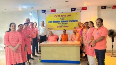 रोटरी क्लब चास द्वारा आयोजित समारोह में योग शिक्षकों को सम्मानित किया गया। योग के क्षेत्र में उनके योगदान की सराहना करते हुए अध्यक्ष बिनोद चोपड़ा और अन्य अतिथियों ने योग को जीवन का अभिन्न हिस्सा बताया।