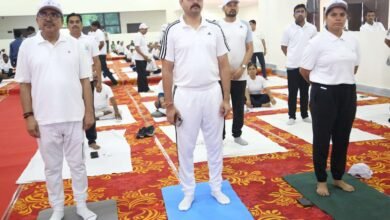 बोकारो स्टील सिटी में 11वां अंतरराष्ट्रीय योग दिवस उत्साहपूर्वक मनाया गया। जिला स्तरीय कार्यक्रम में उपायुक्त, पुलिस अधीक्षक समेत हजारों नागरिकों ने भाग लिया और ‘योगा फॉर वन अर्थ, वन हेल्थ’ का संदेश दिया।