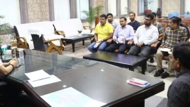 पायुक्त अजय नाथ झा की पहल से जिले में 108 एंबुलेंस सेवा की हड़ताल समाप्त हुई। सेवाएं सुचारु रूप से शुरू, कर्मियों को समय पर मानदेय और समस्याओं के समाधान के निर्देश।