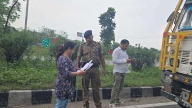 चास थाना क्षेत्र के आईटीआई मोड़ पर राष्ट्रीय राजमार्ग 23 पर परिवहन विभाग द्वारा चलाए गए जांच अभियान में 6 वाहनों से 3 लाख रुपये का जुर्माना वसूला गया।