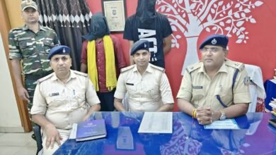 धनबाद के बैंकमोड़ थाना क्षेत्र में मोटरसाइकिल चोरी के मामले का खुलासा, दो आरोपी गिरफ्तार। SSP के निर्देश पर बनी विशेष टीम की छापेमारी में चोरी की बाइक बरामद।