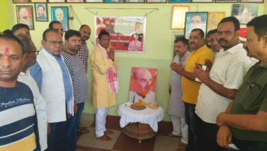धनबाद सांसद श्री ढूलू महतो ने डॉ. श्यामा प्रसाद मुखर्जी जी की पुण्यतिथि पर उनके राष्ट्रहित में किए गए बलिदान को याद करते हुए श्रद्धांजलि अर्पित की।