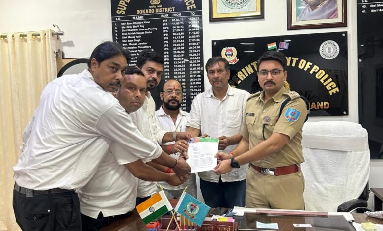 आजसू पार्टी, बोकारो पुलिस, सोशल मीडिया, झूठा प्रचार, सुदेश महतो, रामचंद्र सहिस, देवशरण भगत, साइबर अपराध, IT एक्ट, राजनीतिक खबर