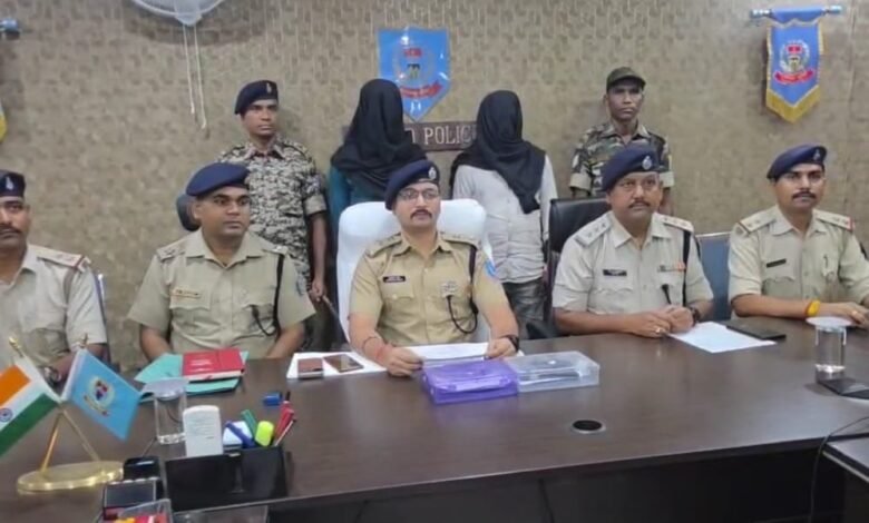 बोकारो में गुप्त सूचना के आधार पर पुलिस, कोलकाता और रांची ATS की संयुक्त कार्रवाई में अवैध मिनी गन फैक्ट्री का भंडाफोड़, अवैध हथियार और बीयर जब्त, चार आरोपी गिरफ्तार।