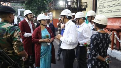 मुख्य सचिव अलका तिवारी और पूर्व मुख्य सचिव डी के तिवारी ने बोकारो स्टील प्लांट का निरीक्षण किया। इस दौरान उन्होंने बीएसएल और जिला प्रशासन को बेहतर समन्वय स्थापित करने के निर्देश दिए।