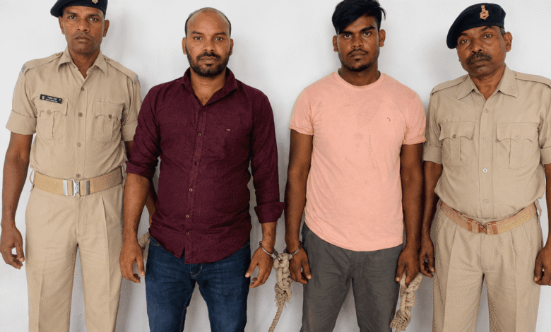 बोकारो पुलिस की गिरफ्त में अवैध खनन मामले के गिरफ्तार आरोपी