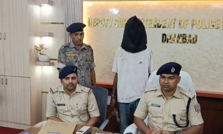 सरायढेला पुलिस द्वारा गिरफ्तार किए गए पर्स झपटमारी के आरोपी