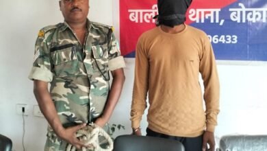 बोकारो में रंगदारी मामले का फरार आरोपी गिरफ्तार, एक साल बाद पुलिस के हत्थे चढ़ा मधु ठाकुर