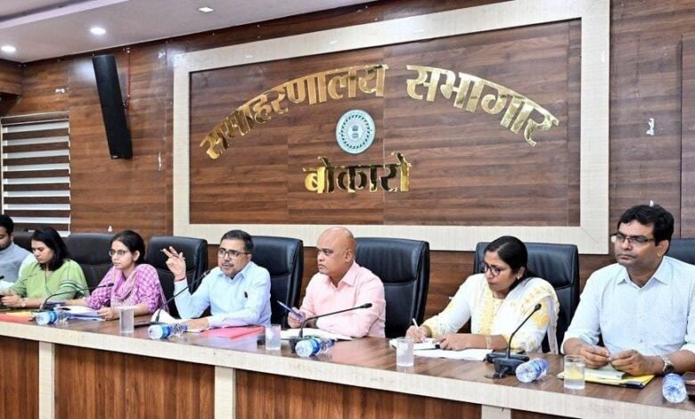 जिला समन्वय समिति की बैठक की अध्यक्षता करते बोकारो उपायुक्त अजय नाथ झा