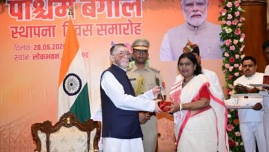 पश्चिम बंगाल स्थापना दिवस समारोह में संबोधित करते राज्यपाल संतोष कुमार गंगवार