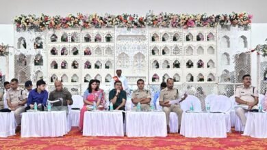 बोकारो में जिला सड़क सुरक्षा समिति की बैठक की अध्यक्षता करते उपायुक्त अजय नाथ झा