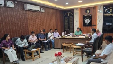 बोकारो में SIR-2026 अभियान को लेकर बैठक करते डीईओ सह डीसी अजय नाथ झा