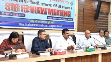 बोकारो समाहरणालय में एसआईआर-2026 की समीक्षा बैठक करते मुख्य निर्वाचन पदाधिकारी के. रवि कुमार।
