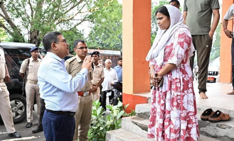 बोकारो स्टील सिटी में SIR-2026 अभियान का निरीक्षण करते डीसी अजय नाथ झा और एसपी नाथू सिंह मीना