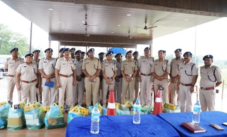 Bokaro Police distributing investigation kits to police stations for scientific crime investigation