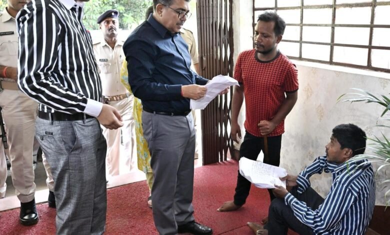 Bokaro Deputy Commissioner hearing public grievances during Hum Aapko Sunte Hain programme
