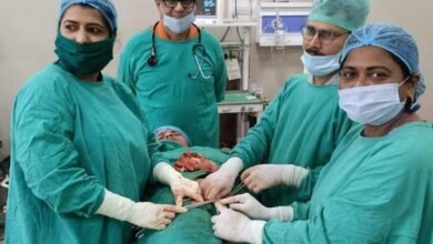 सदर अस्पताल बोकारो में सफल एब्डोमिनल हिस्टरेक्टमी के बाद चिकित्सकीय टीम