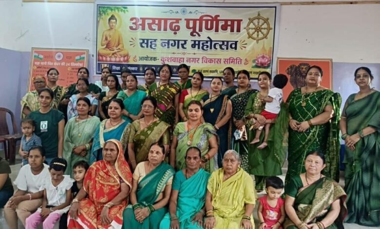 चास नगर महोत्सव 2026 में गीत, नृत्य और मेहंदी प्रतियोगिता में भाग लेती महिलाएं और प्रतिभागी