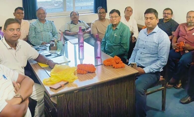 बोकारो में आयोजित जायसवाल समाज (सर्ववर्गीय) की बैठक में मौजूद पदाधिकारी और सदस्य