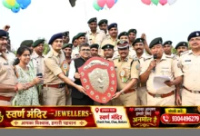बोकारो जैप-04 ग्राउंड में 23वीं झारखंड सशस्त्र पुलिस क्षेत्रीय शूटिंग प्रतियोगिता 2026 के समापन समारोह में विजेताओं को सम्मानित करते अधिकारी