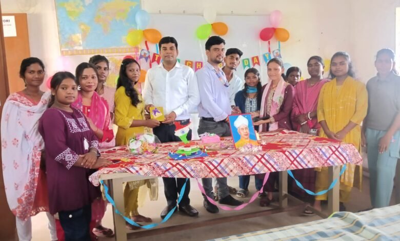 ESL Steel के शिक्षक दिवस कार्यक्रम में बच्चों और तीरंदाजों ने शिक्षकों व कोच को सम्मानित किया