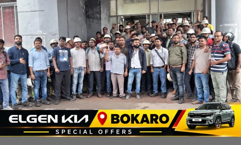 बोकारो में CRM-3 कार्यालय के सामने लंबित मांगों को लेकर प्रदर्शन करते बीएसएल कर्मचारी
