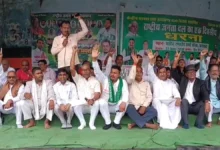 धनबाद रणधीर वर्मा चौक पर MMDR संशोधन के खिलाफ RJD का धरना